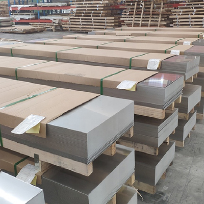Fogli di acciaio inossidabile laminati a caldo, di alta resistenza e durata, perfetti per la produzione e la costruzione di precisione